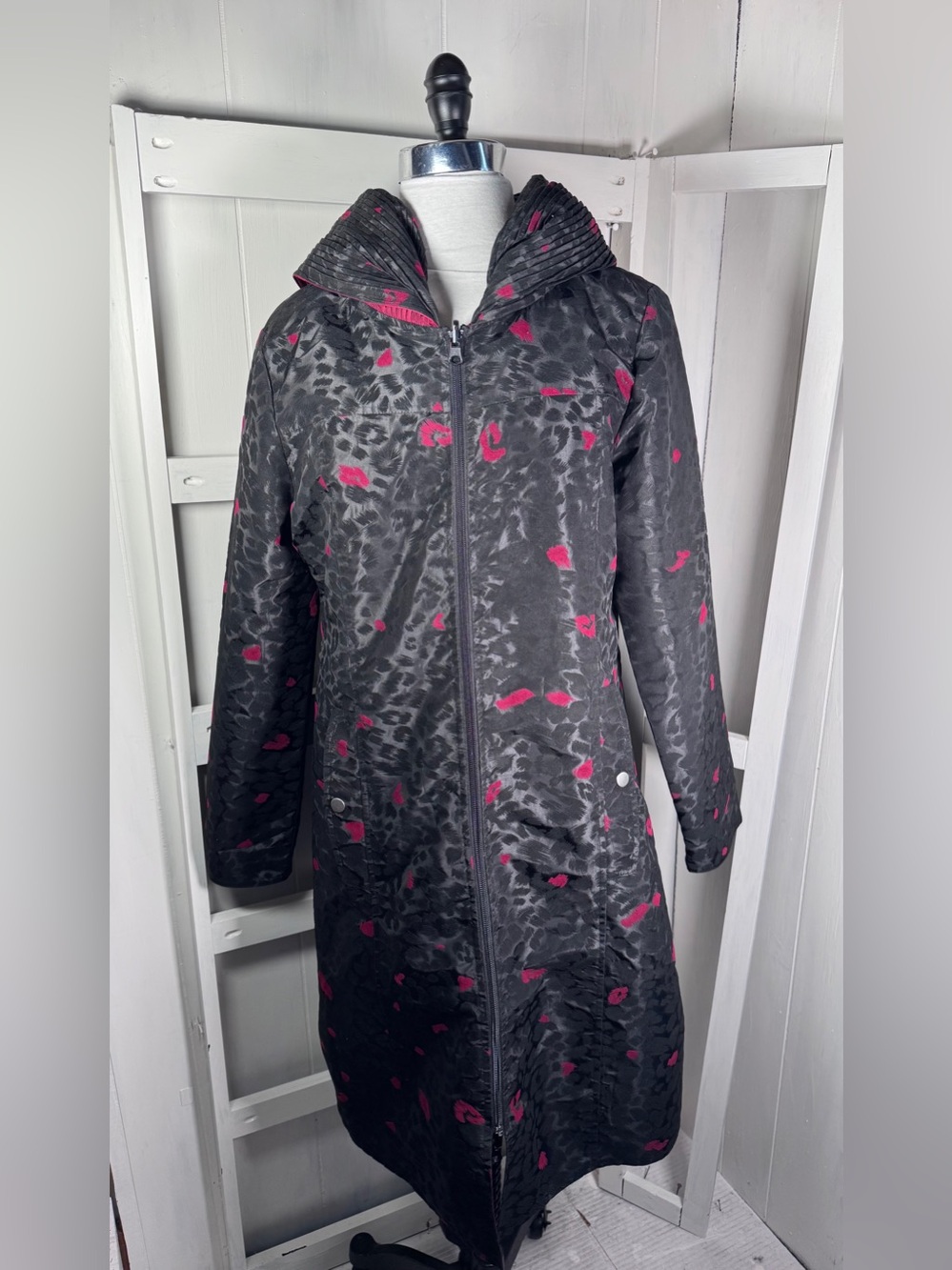 UBU Women's Black & Red LEOPARD PRINT Long Hooded Rain Coat size small